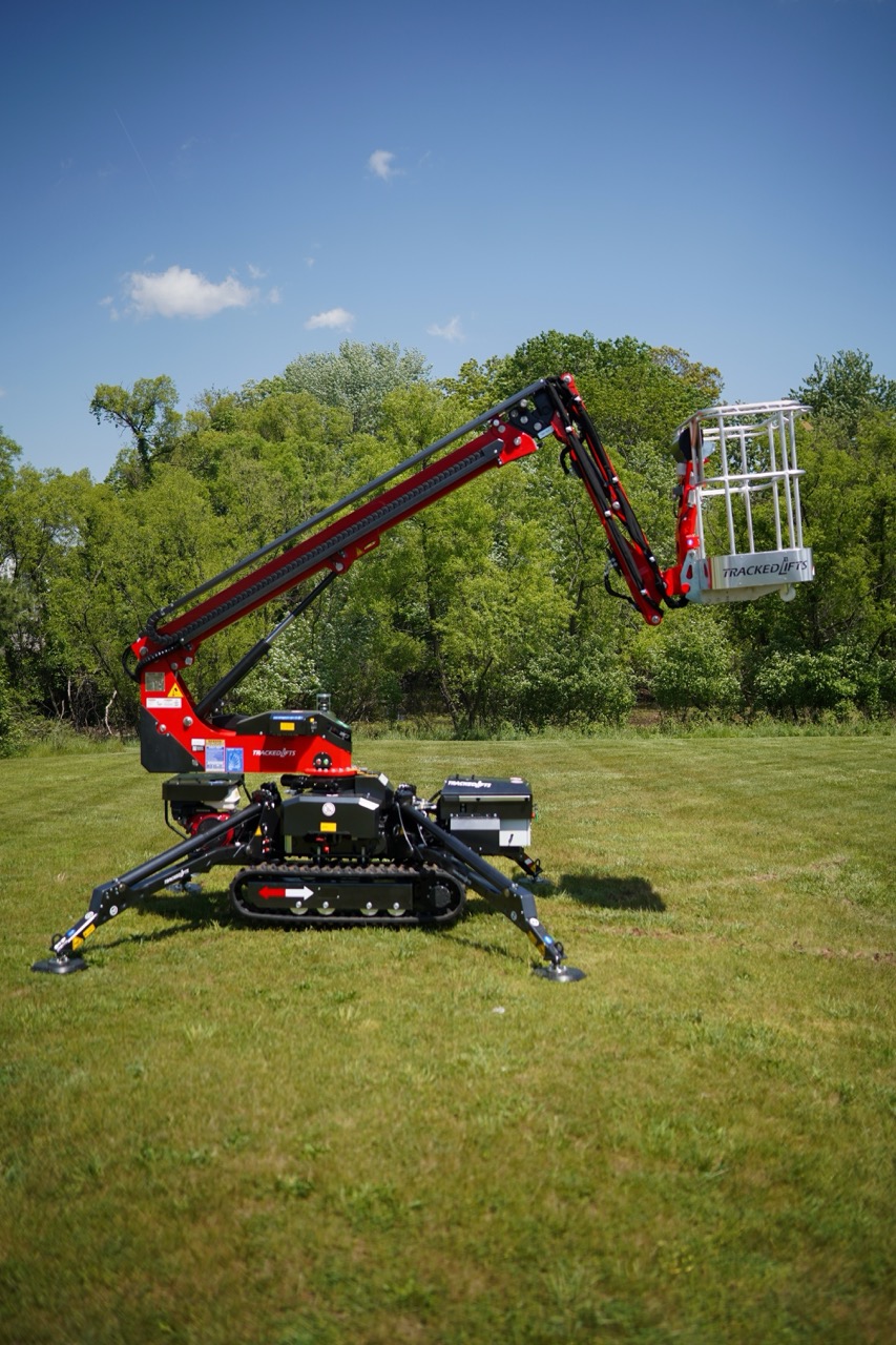 Tracked crawler MEWP on rough terrain